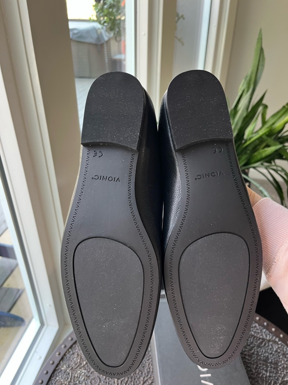VIONIC WILLA II SLIP ON LEATHER FLATS IN BLACK 11 W WIDE - Picture 8 of 8